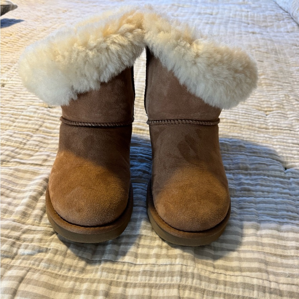 Ugg Short Bailey Button Boots